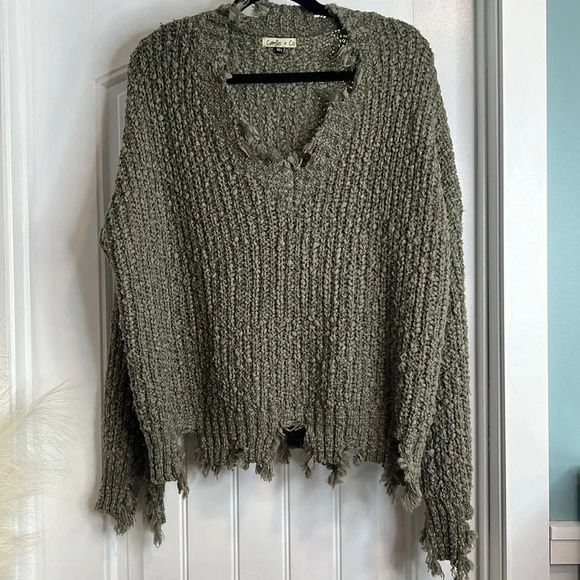 Camille & Coco Olive Green Super Soft Shredded‎ V Neck Sweater. Size M/L. - Picture 2 of 9